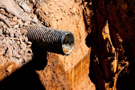 Edgard Travaux Publics : Pose d’un récupérateur d’eau béton à St Caprais
